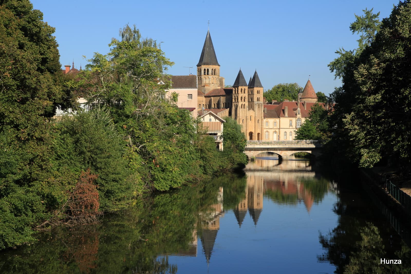 Paray-le-Monial (71) - De l'art roman à l'art du cacou