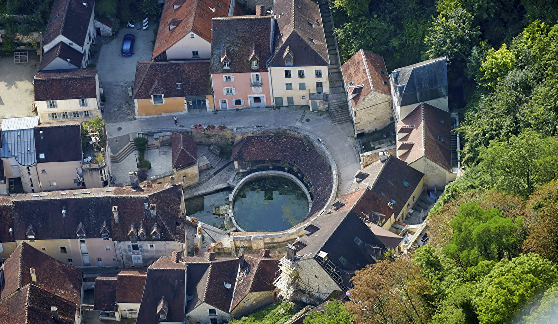 Tonnerre (89) -Tonnerre, source de mystère